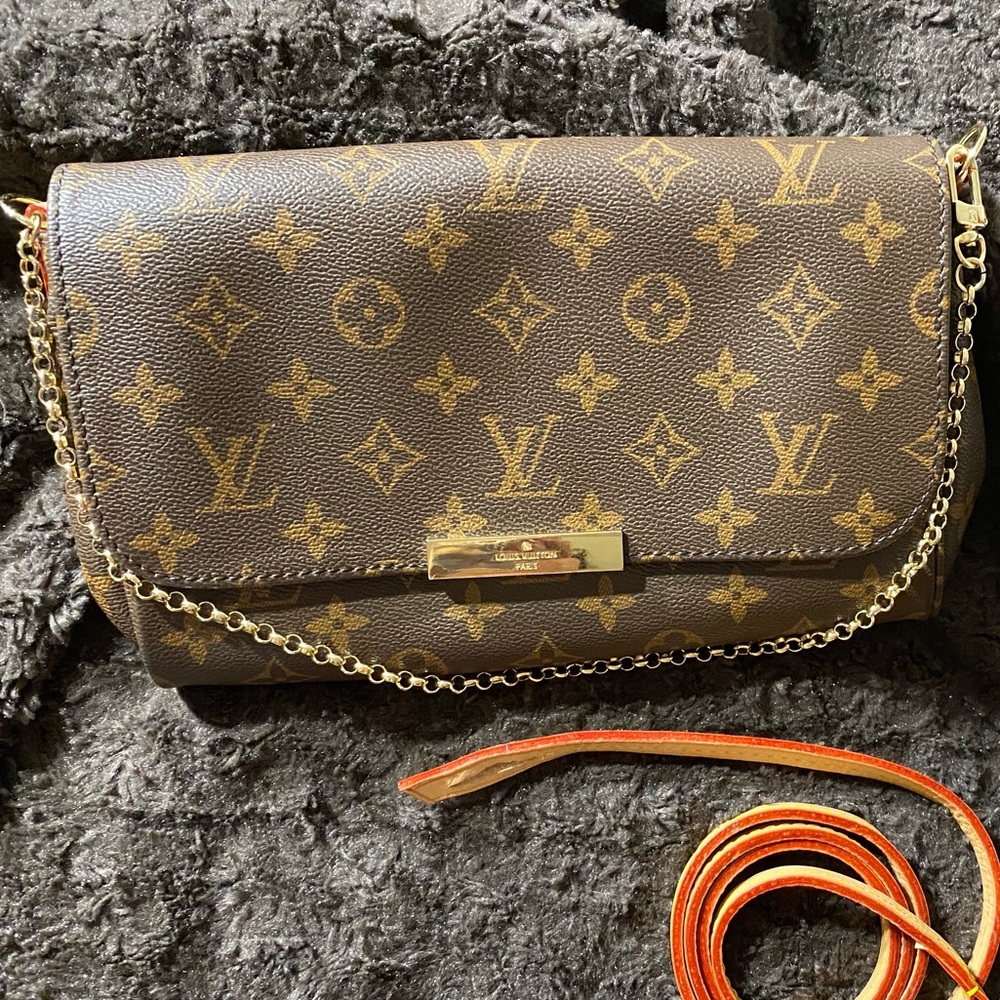 Gently Used - Crossbody 🌸